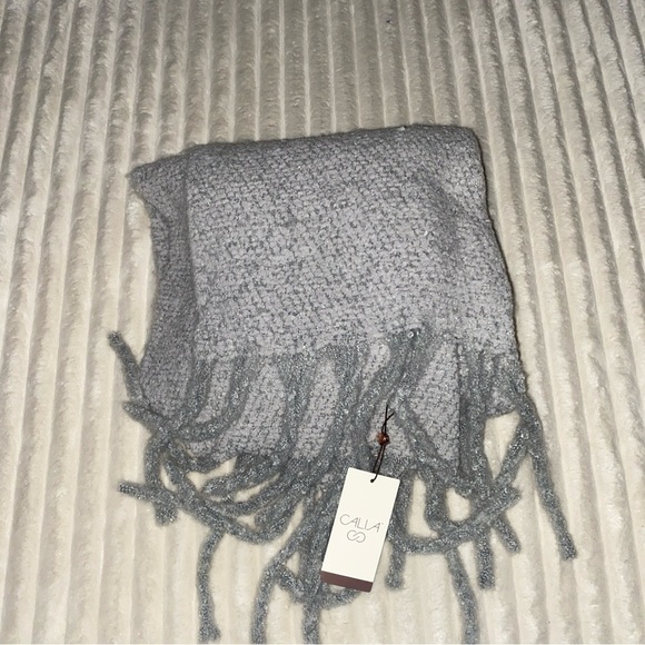 CALIA by Carrie Underwood Gray Knit Scarf with Fringe - Picture 4 of 6